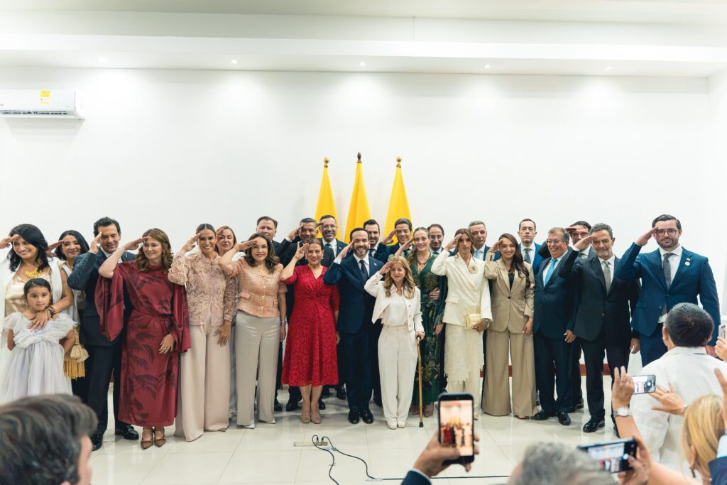 Abelardo de la Espriella oficializa su gabinete con la posesión de 18 ministros